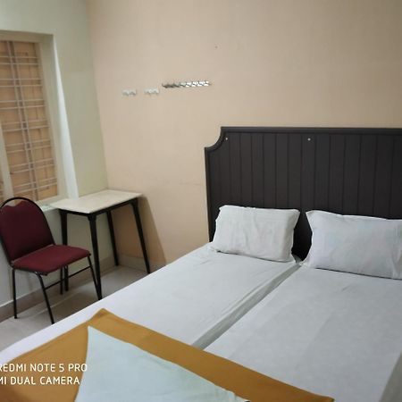 Hotel Woodlands Chottanikara Exterior foto
