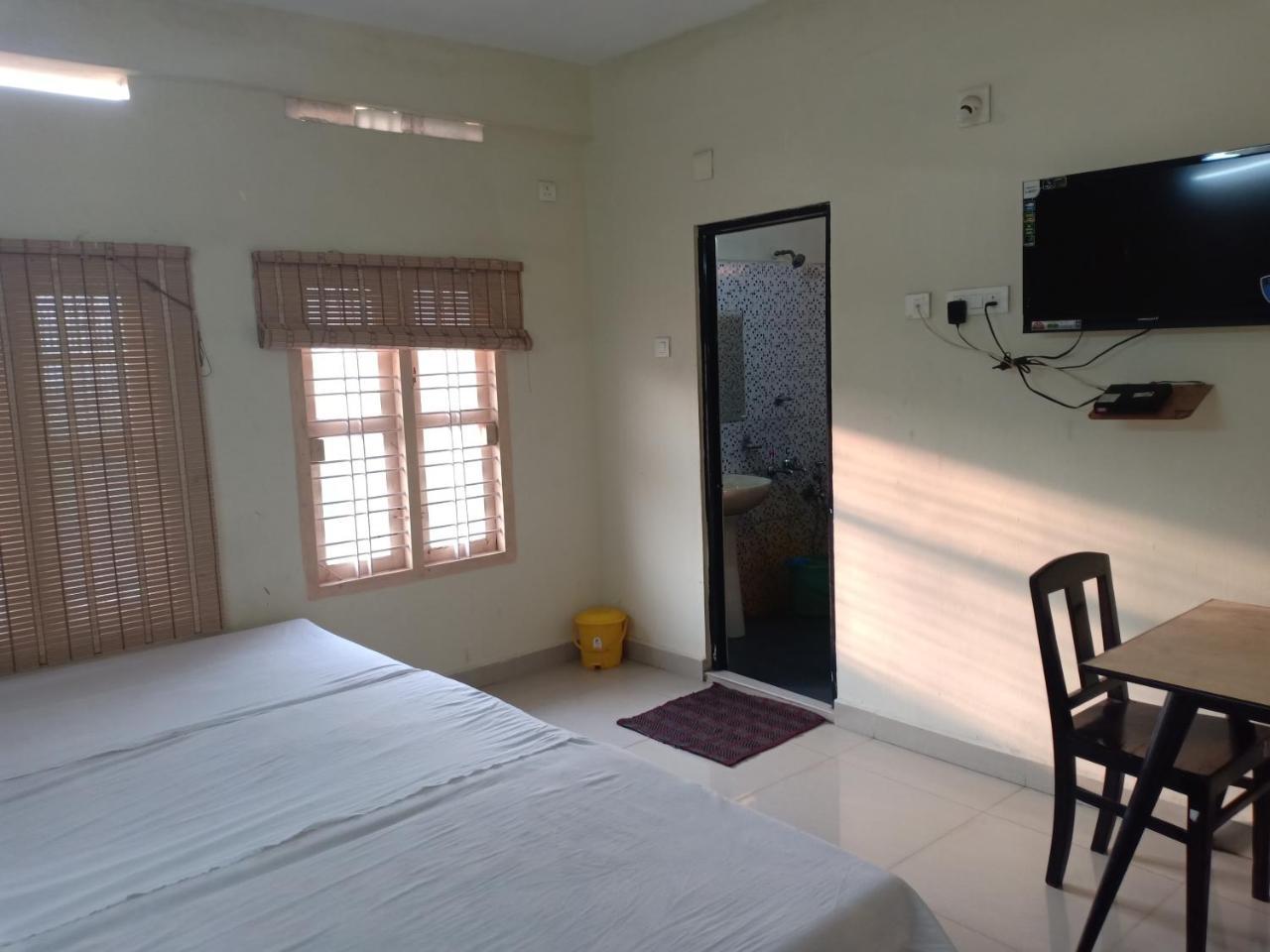 Hotel Woodlands Chottanikara Exterior foto